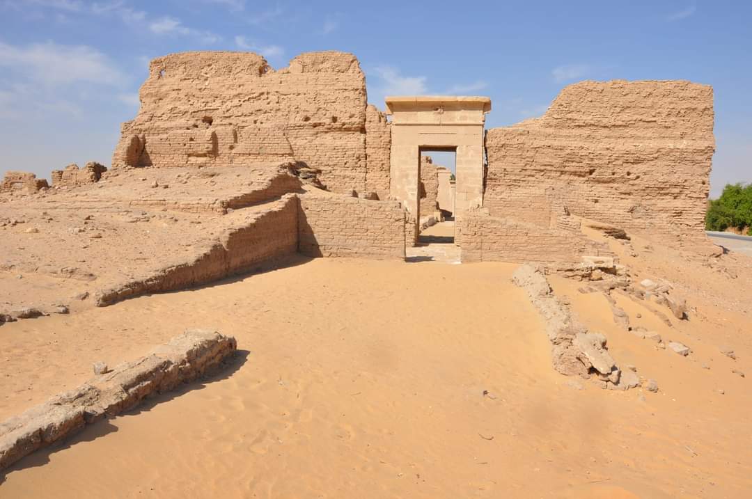 اقدم نقطة مراقبةعلى طريق درب الأربعين