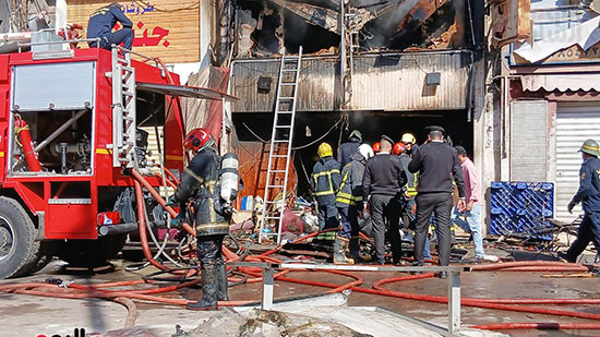 النيران-التهمت-الأكشاك