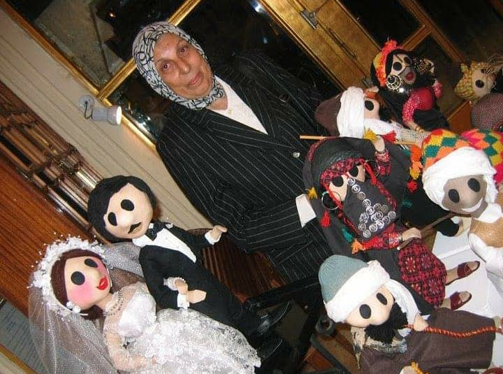 نادية بجانب عرائسها