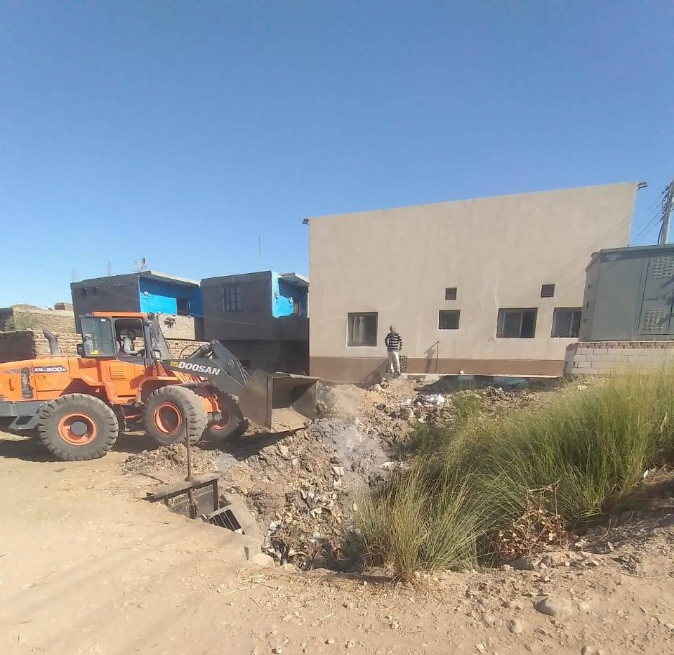 حملات لرفع 24 طن مخلفات وقمامة فى مدينة أرمنت حملات لرفع 24 طن مخلفات وقمامة فى مدينة أرمنت