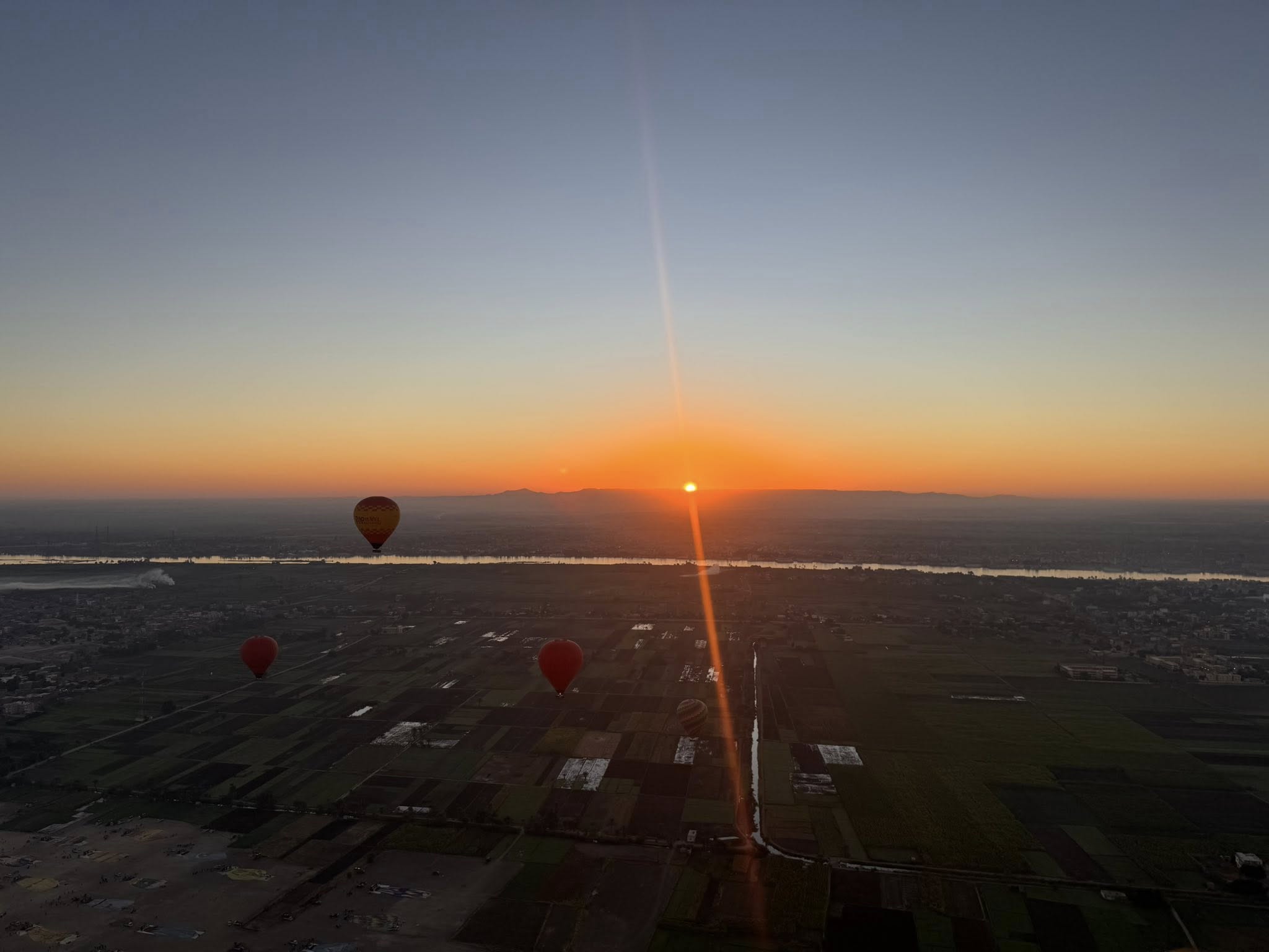 تحليق رحلات البالون الطائر فى سماء الأقصر