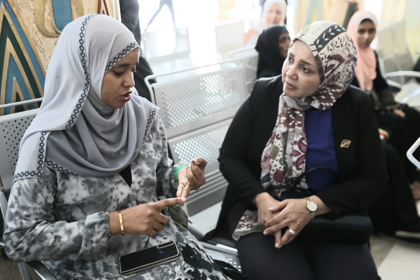 لقاءات مديرة الهيئة مع الحالات لدعمهم فى العلاج