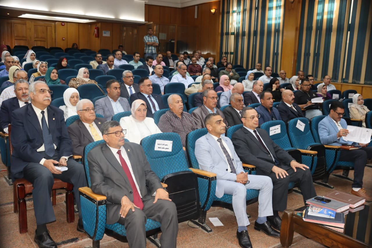 جانب من الحضور بالمجلس