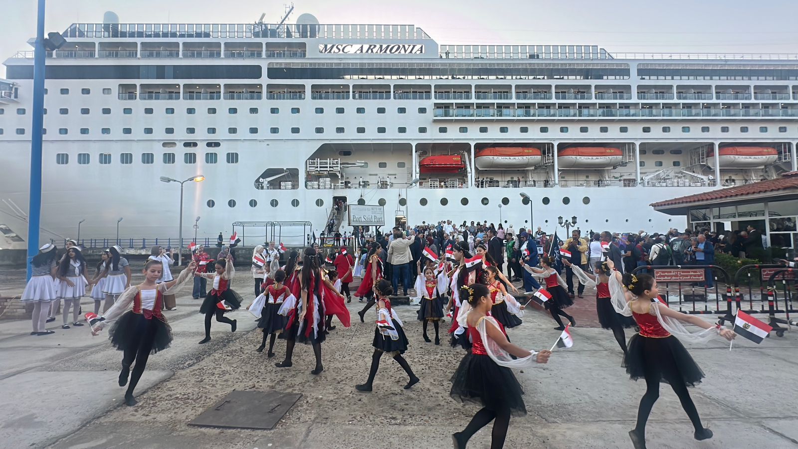 السفينة السياحية ببورسعيد السفينة السياحية ببورسعيد