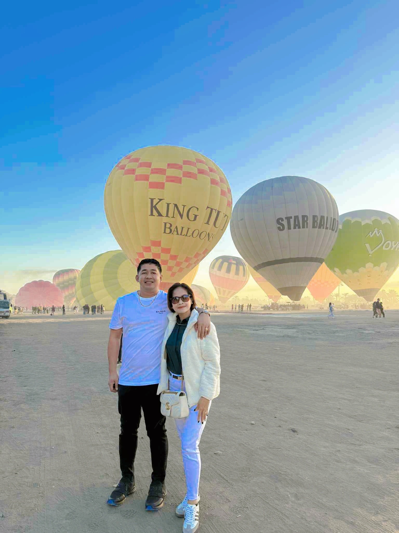 الأقصر تشهد بهجة ومتعة 1200 سائح على متن 55 رحلة بالون طائر