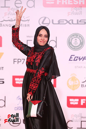 الحضور يدعم فلسطين