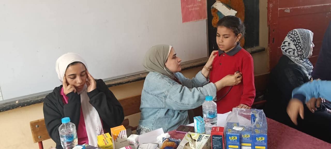 خلال فحص الطالبات