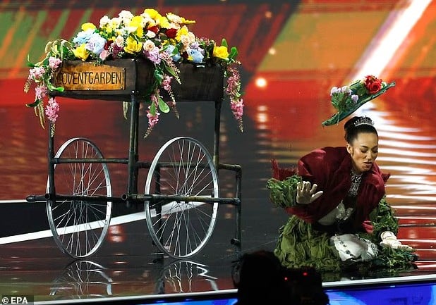 سقوط ملكة جمال بريطانيا سقوط ملكة جمال بريطانيا