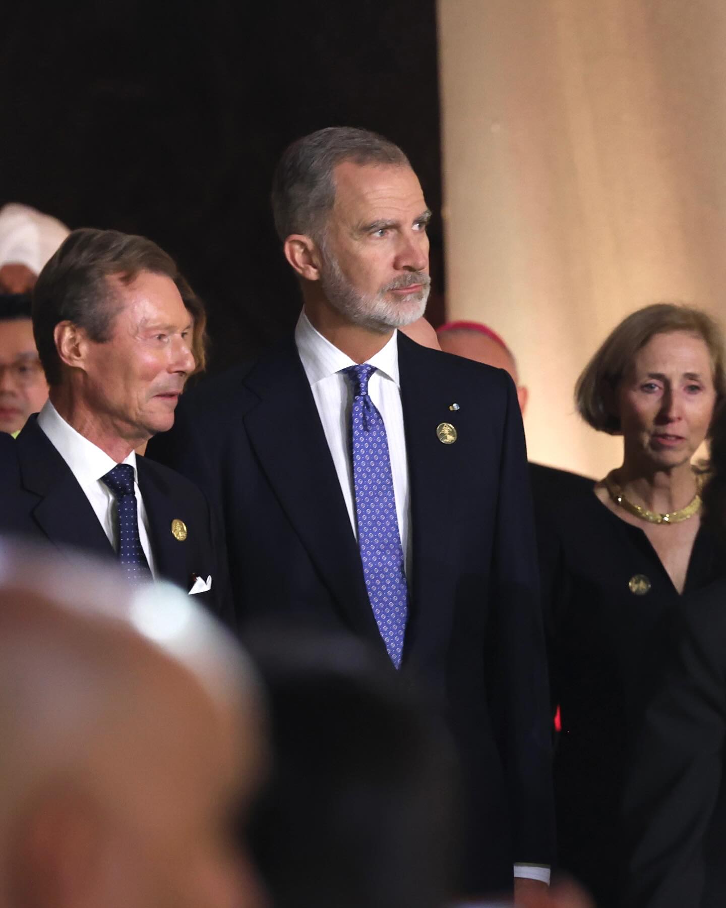 ملك اسبانيا يتأمل براعة حفل افتتاح المتحف المصري الكبير