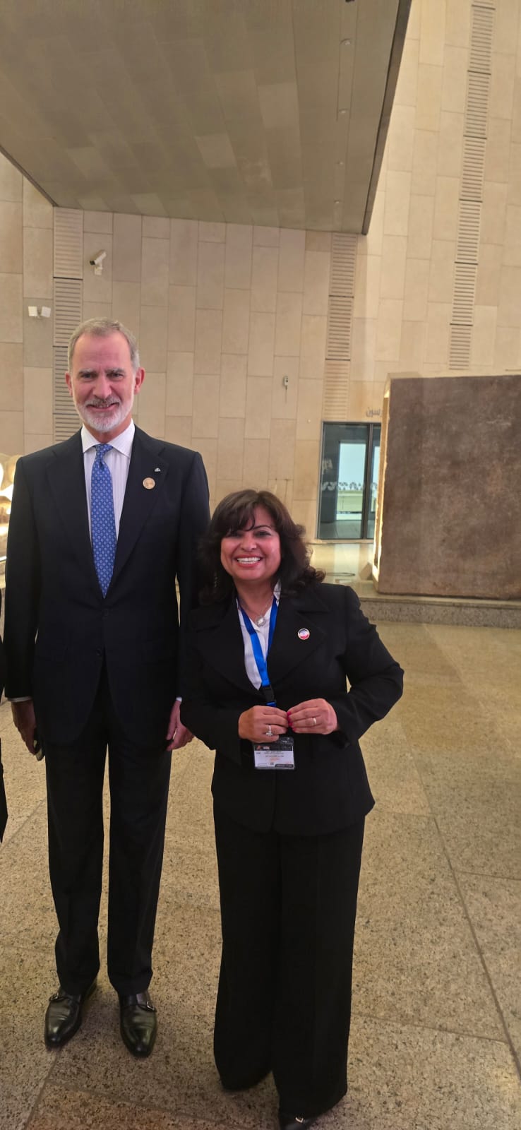 الدكتورة إيمان الليثى تلتقط صورة مع ملك أسبانيا فى نهاية جولته بالمتحف المصرى الكبير الدكتورة إيمان الليثى تلتقط صورة مع ملك أسبانيا فى نهاية جولته بالمتحف المصرى الكبير