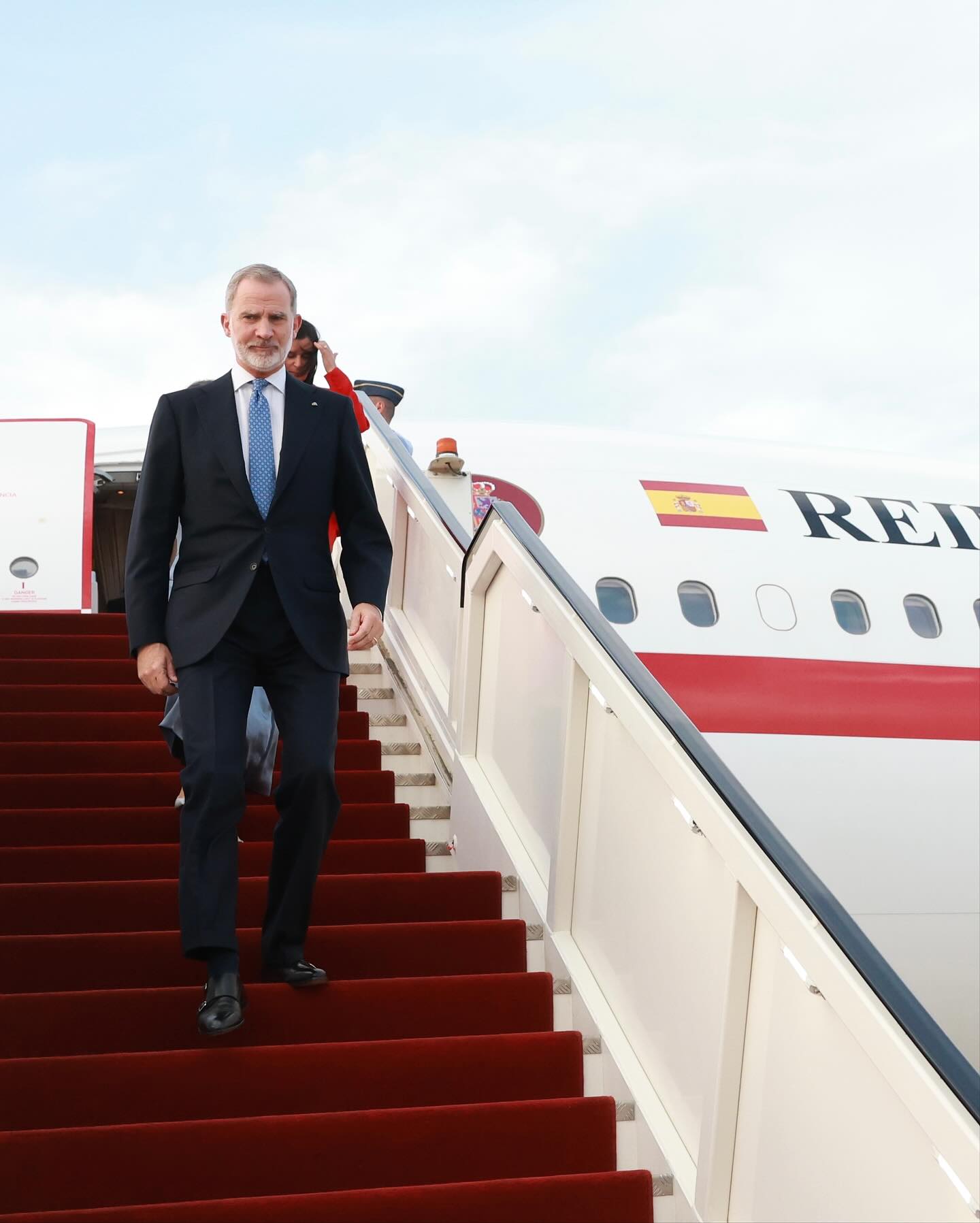 لحظة وصول ملك اسبانيا القاهرة لحضور افتتاح المتحف المصري الكبير