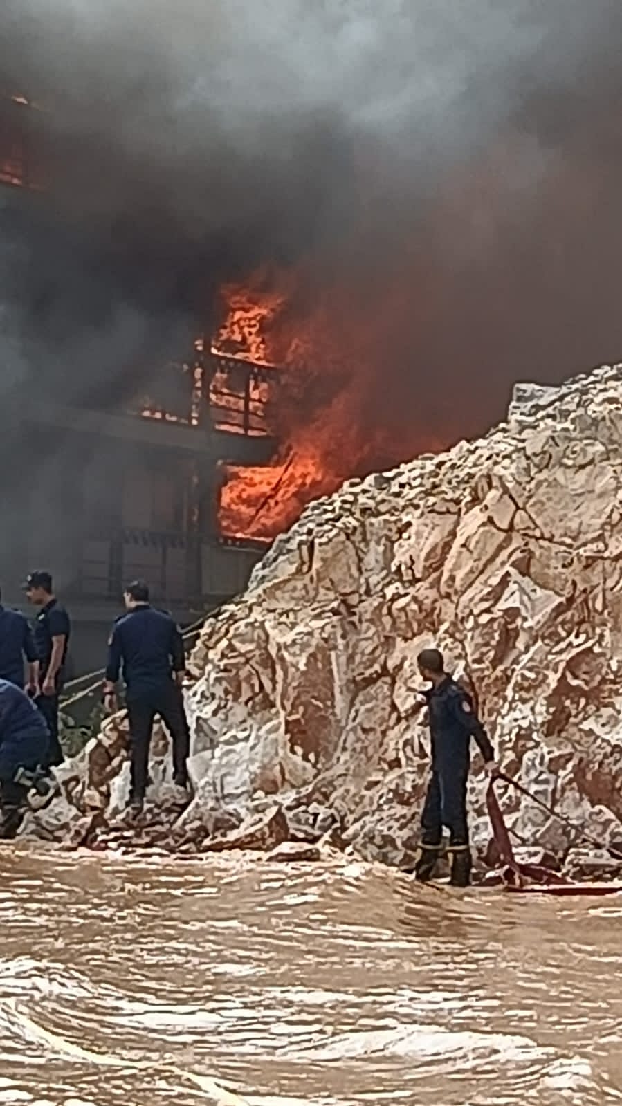 حريق فندق نيلى عائم (7)