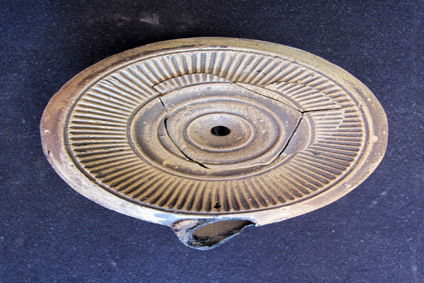 اكتشاف حليات خزفية اكتشاف حليات خزفية