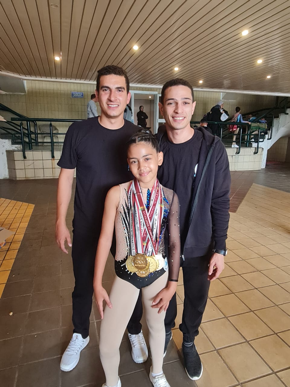 مريم أحمد عادل مع مدربيها