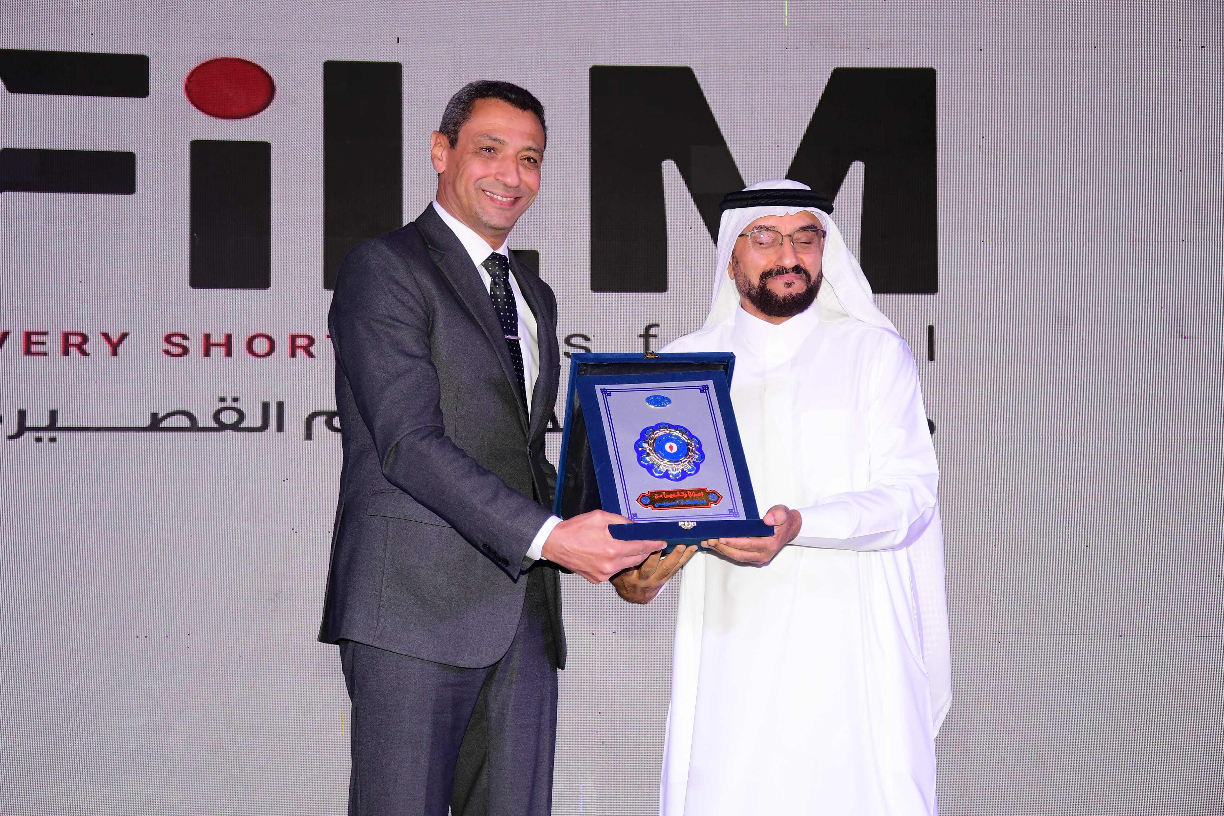 جانب من التكريمات في افتتاح مهرجان VS-FILM للأفلام القصيرة جدا