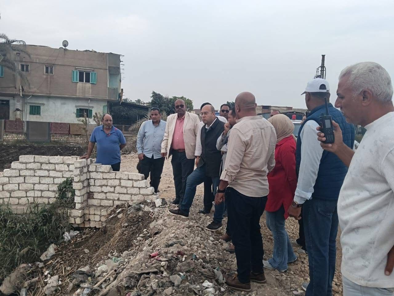 نائب محافظ الجيزة يتفقد أعمال التطوير بطرق كرداسة وأوسيم (3)