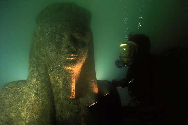 تمثال الاله حابى تمثال الاله حابى