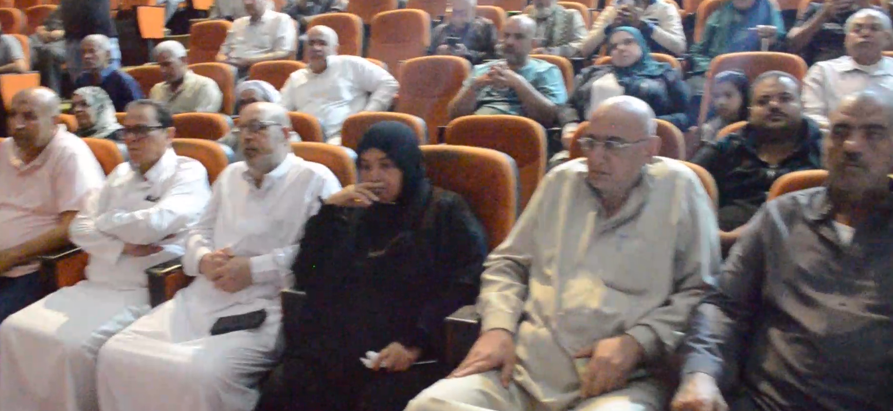 الحضور خلال اجراء قرعة الحج 