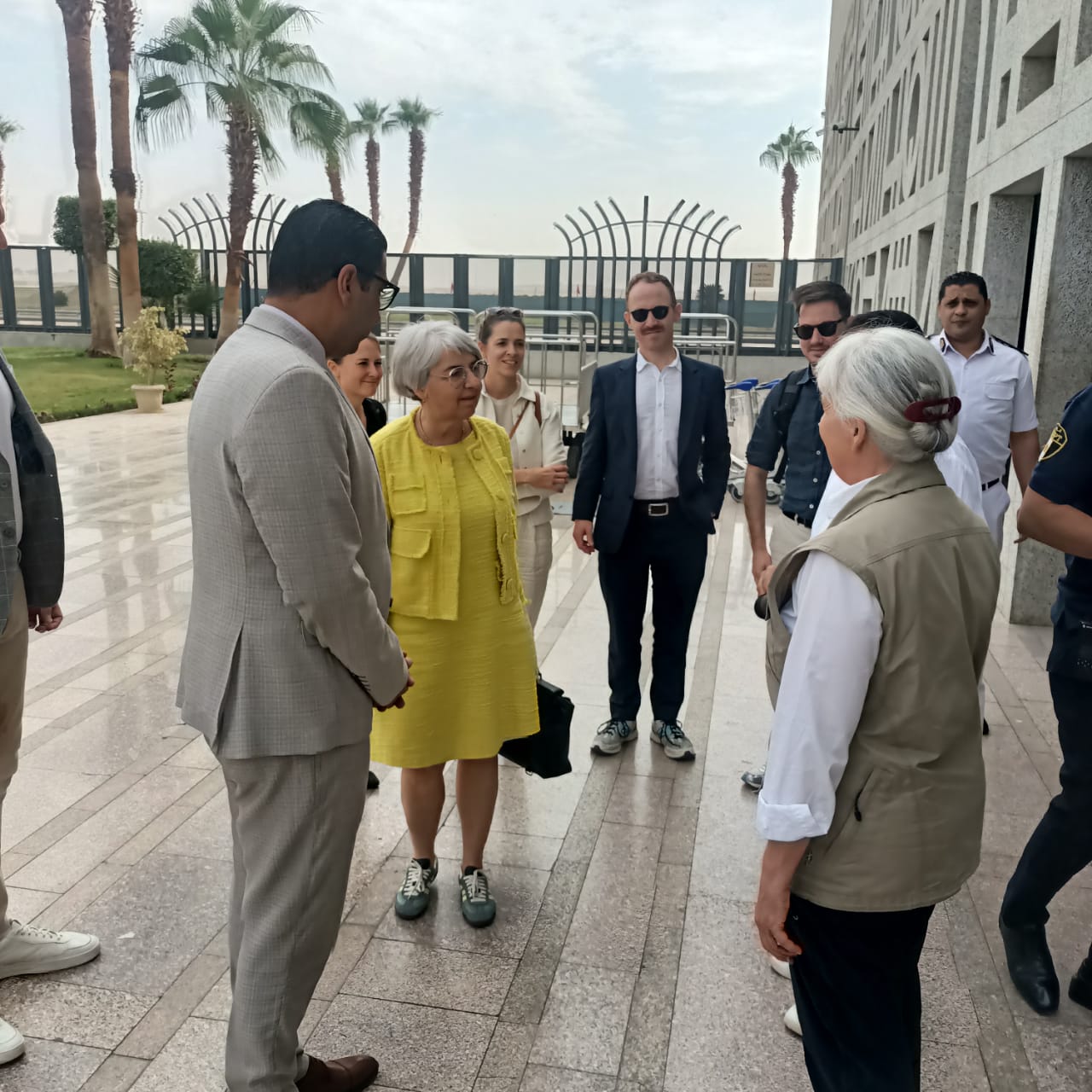 نائب محافظ الأقصر يستقبل المستشارة الفيدرالية السويسرية نائب محافظ الأقصر يستقبل المستشارة الفيدرالية السويسرية