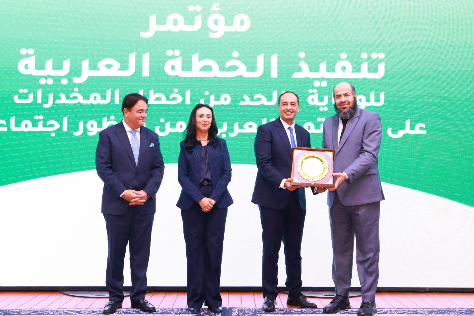 الدكتورة مايا مرسى والدكتور عمرو عثمان والوزير المفوض طارق النابولسى