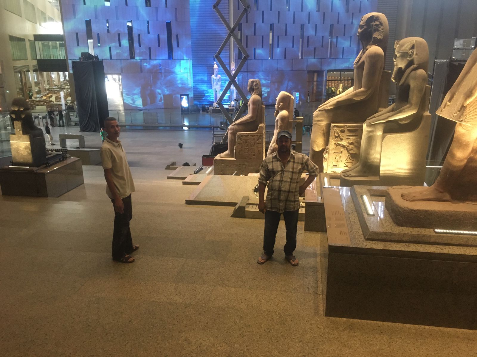 من داخل المتحف أثناء التجهيز لحفل الافتتاح