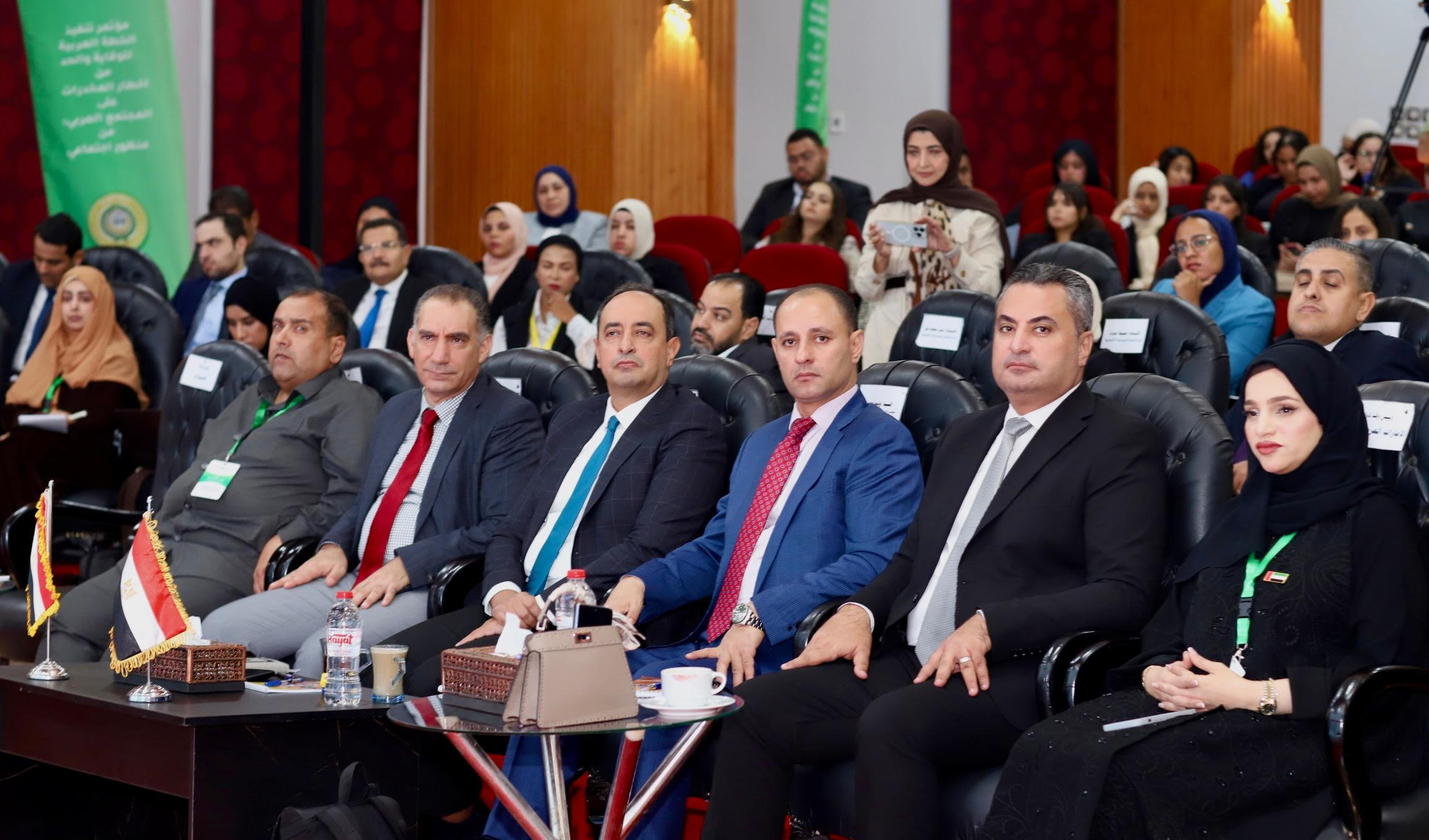 الدكتور عمرو عثمان والكاتب الصحفى مدحت وهبه خلال فعاليات إطلاق أليات تنفيذ الخطة العربية للوقاية من المخدرات