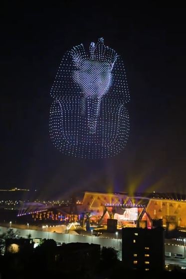 تمثال توت عنخ آمون