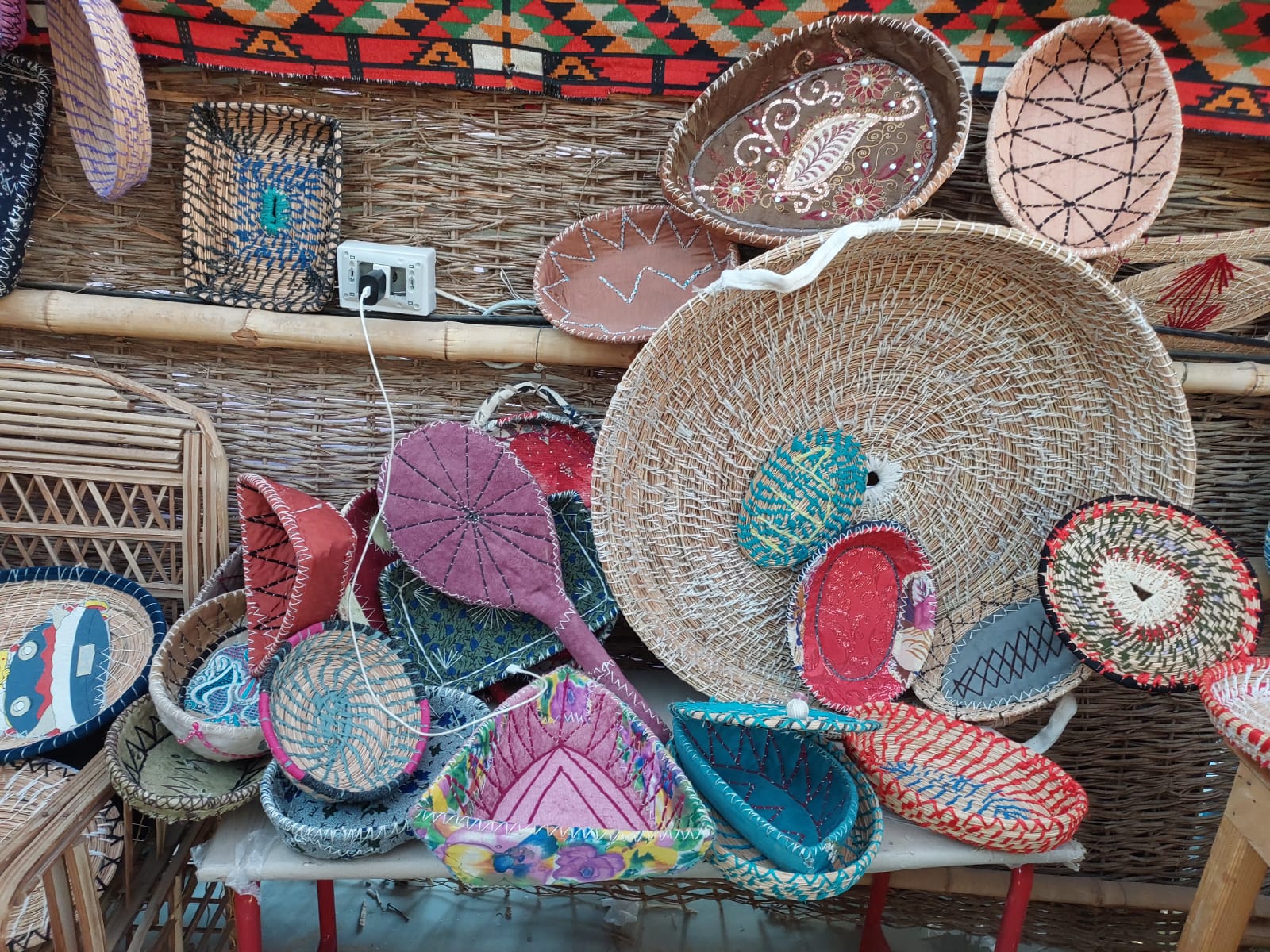 تحف فنية من عرجون النخيل