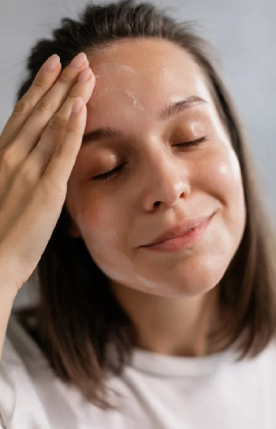 تنظيف البشرة