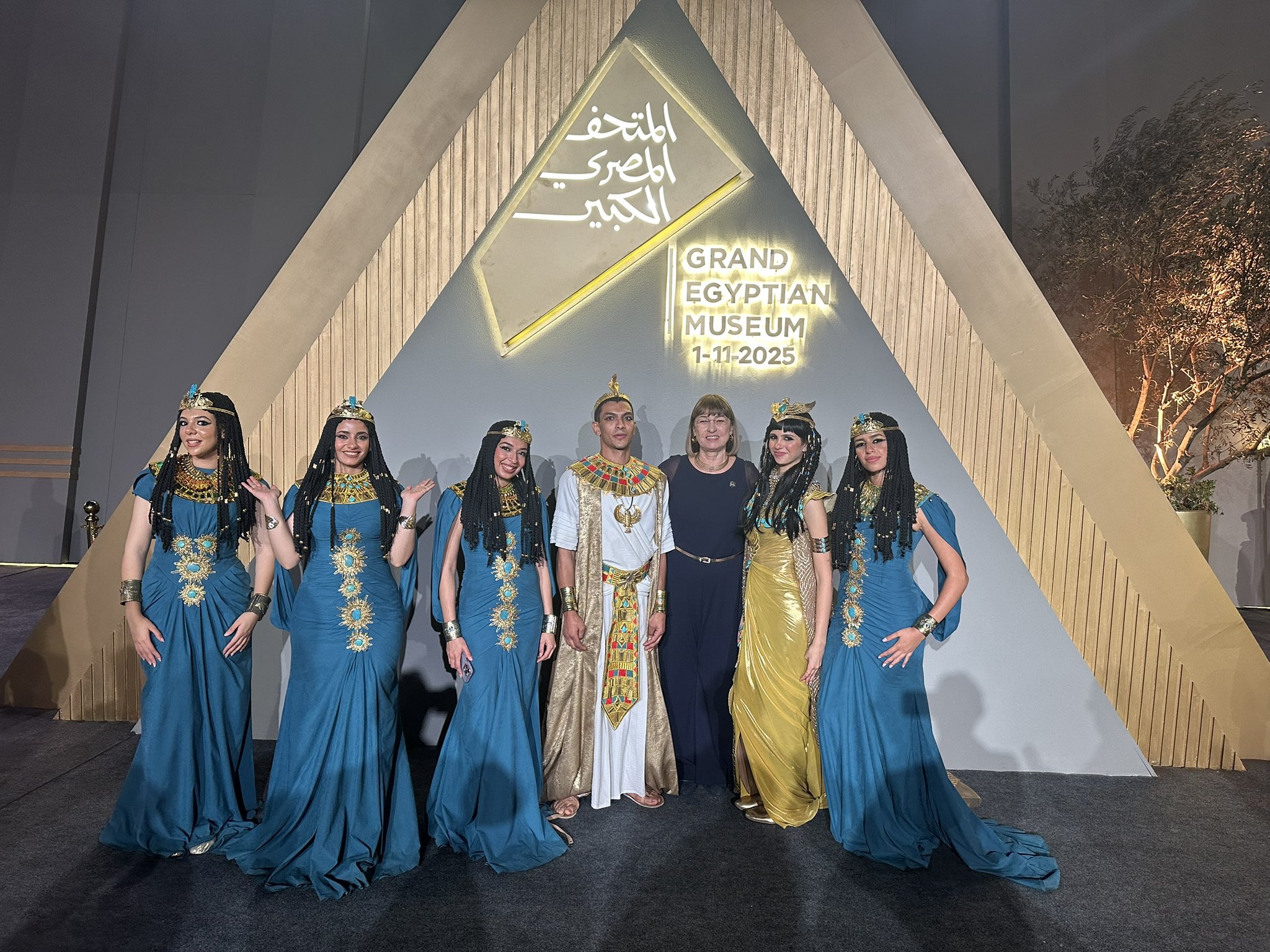 إيلينا بانوفا تثني على أداء الشباب المصريين المشاركين في عروض افتتاح المتحف الكبير إيلينا بانوفا تثني على أداء الشباب المصريين المشاركين في عروض افتتاح المتحف الكبير