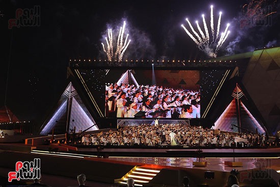 عروض الألعاب النارية باحتفالية المتحف المصري الكبير عروض الألعاب النارية باحتفالية المتحف المصري الكبير