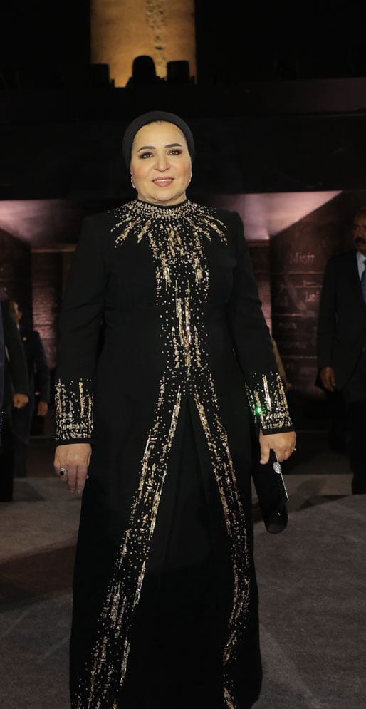 السيدة انتصار السيسي تتألق في الاحتفالية السيدة انتصار السيسي تتألق في الاحتفالية