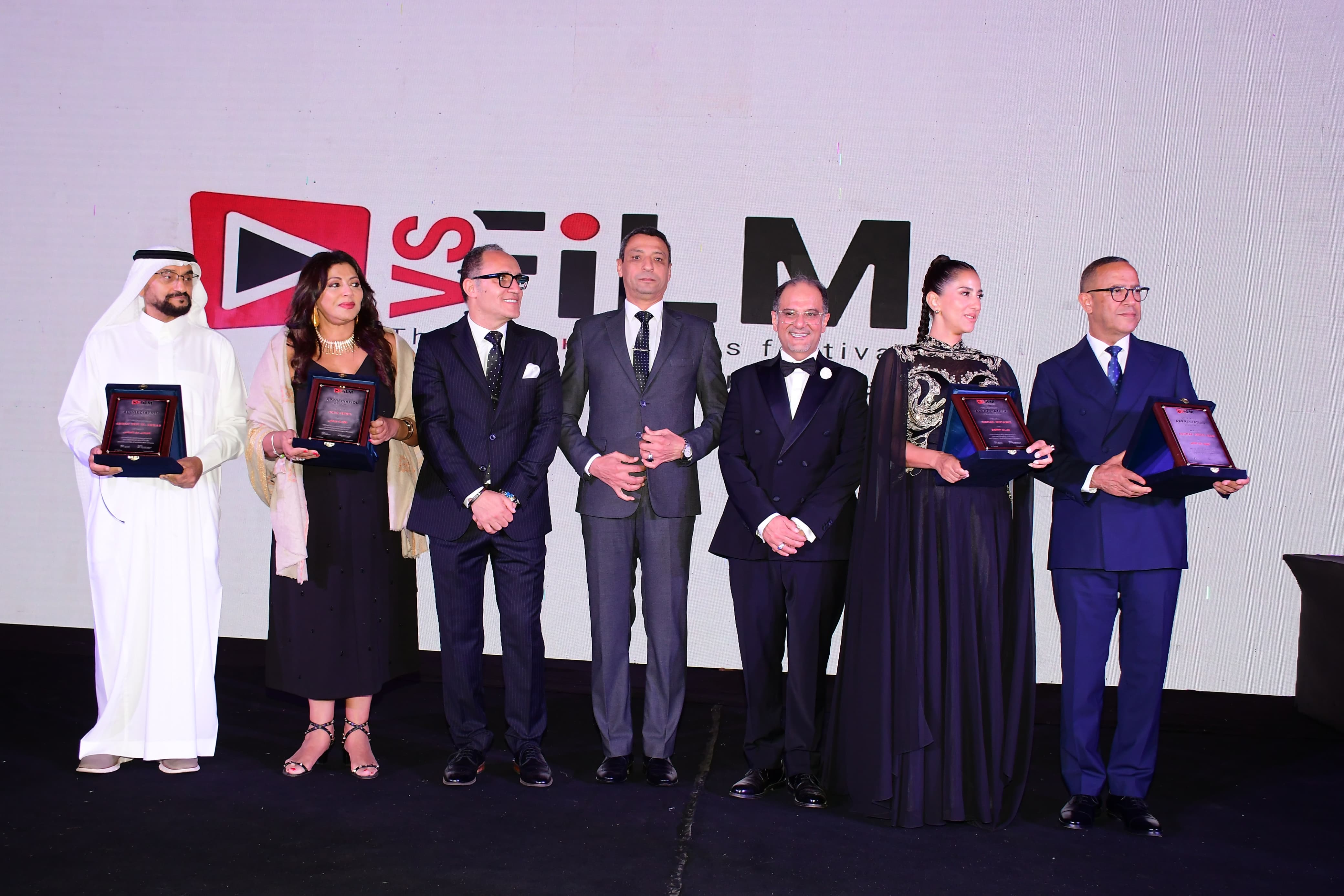 مهرجان VS-FILM للأفلام القصيرة جدا يكرم أشرف عبد الباقي وهالة صدقي وحنان مطاوع