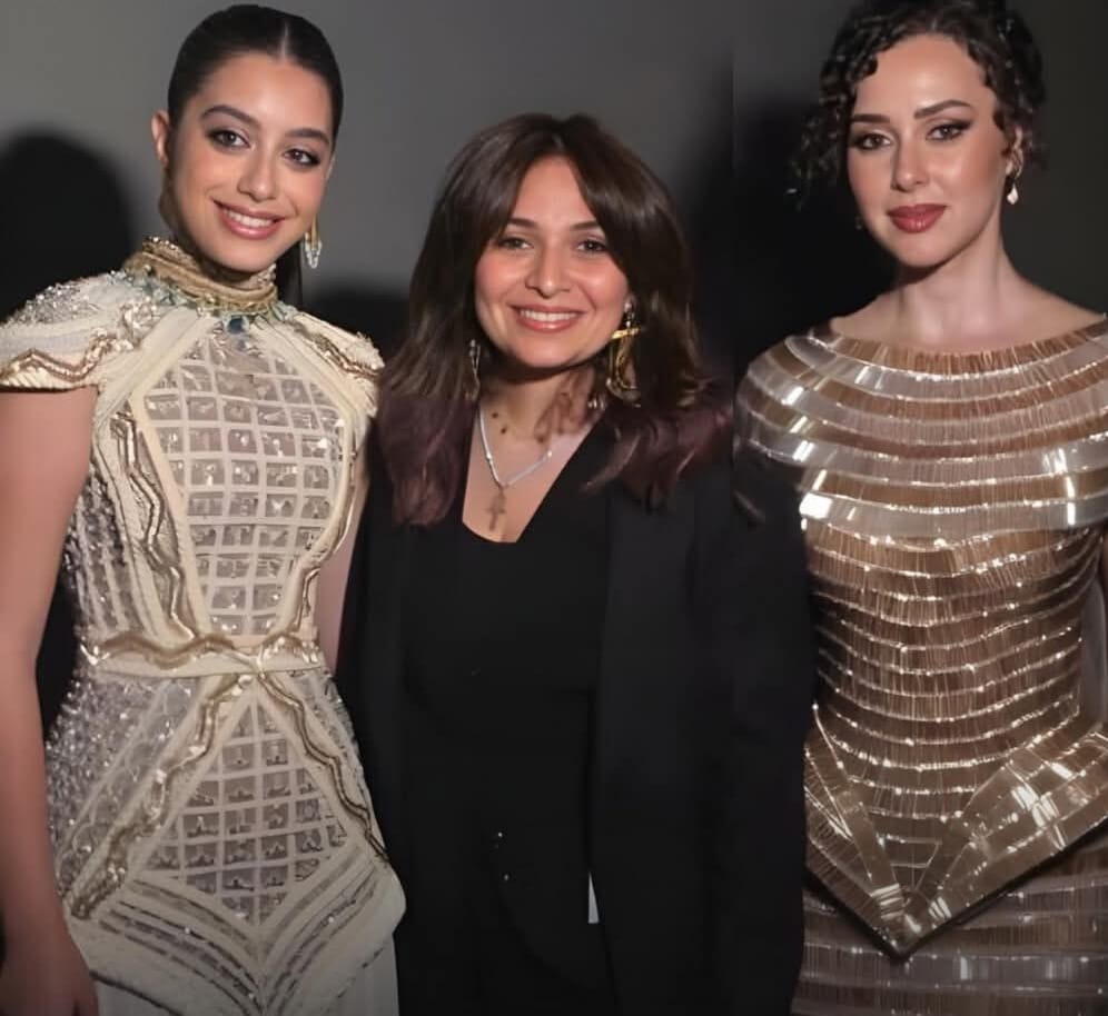 شيرين أحمد طارق وياسمينا العبد مع مصممة الأزياء نور عزازي