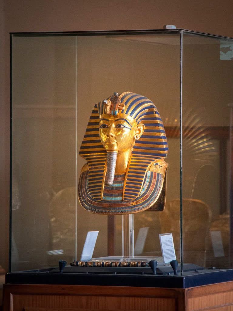 توت عنخ آمون يزين المتحف المصري الكبير