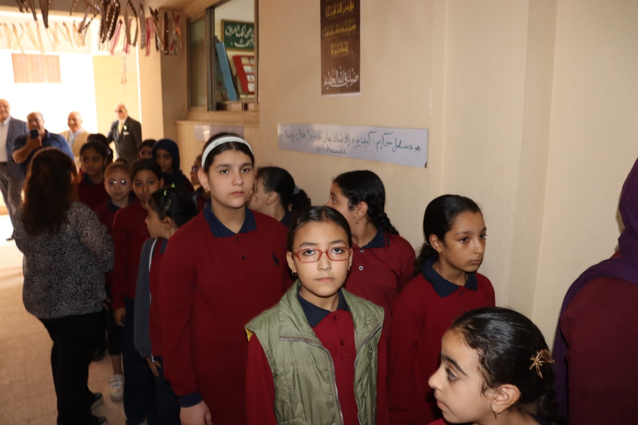 فحص الطالبات بالمرحلة الابتدائية فحص الطالبات بالمرحلة الابتدائية