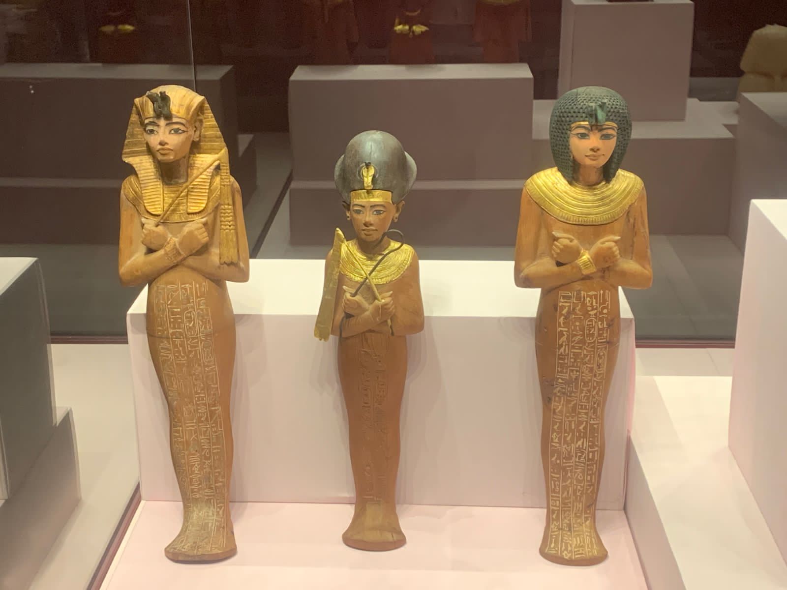 تماثيل خاصة بمقبرة الملك توت عنخ امون تماثيل خاصة بمقبرة الملك توت عنخ امون