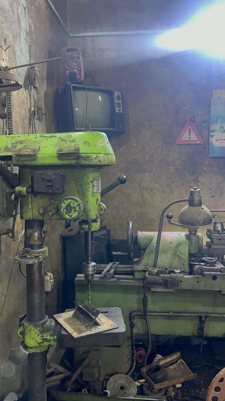 المثقاب الموجود داخل المخرطة