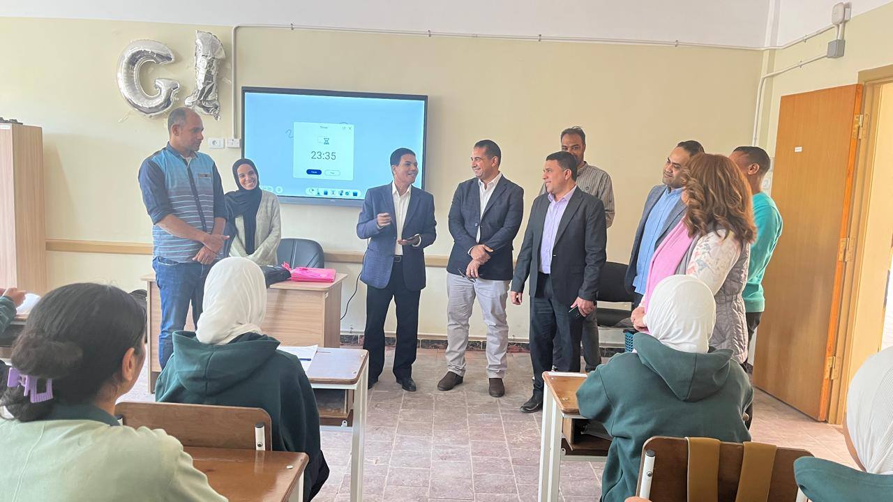 جولات فى المدارس لمتابعة تقديم التطعيمات لطلبة المدارس