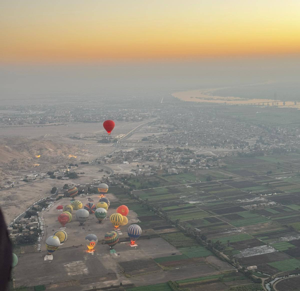 جانب من تحليق رحلات البالون فى سماء الأقصر جانب من تحليق رحلات البالون فى سماء الأقصر