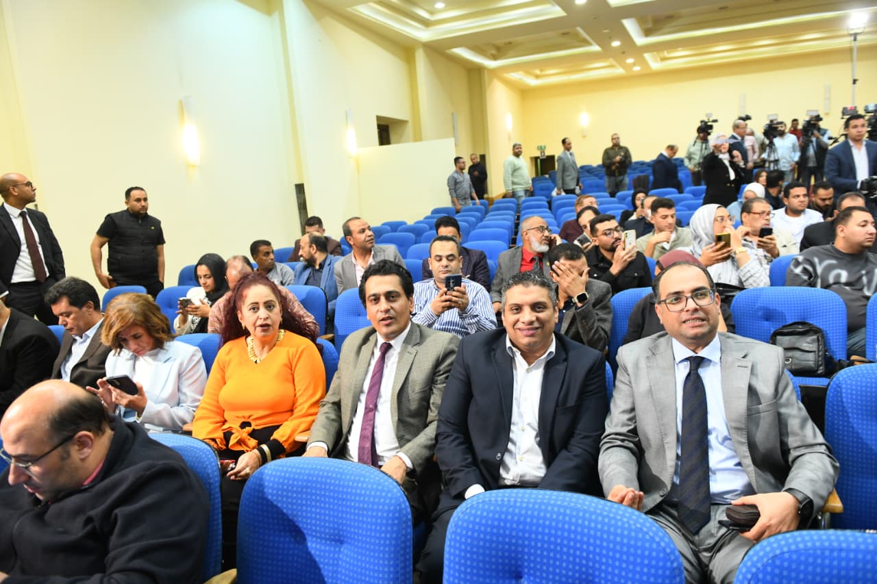 جانب من الحضور فيس المؤتمر (1)