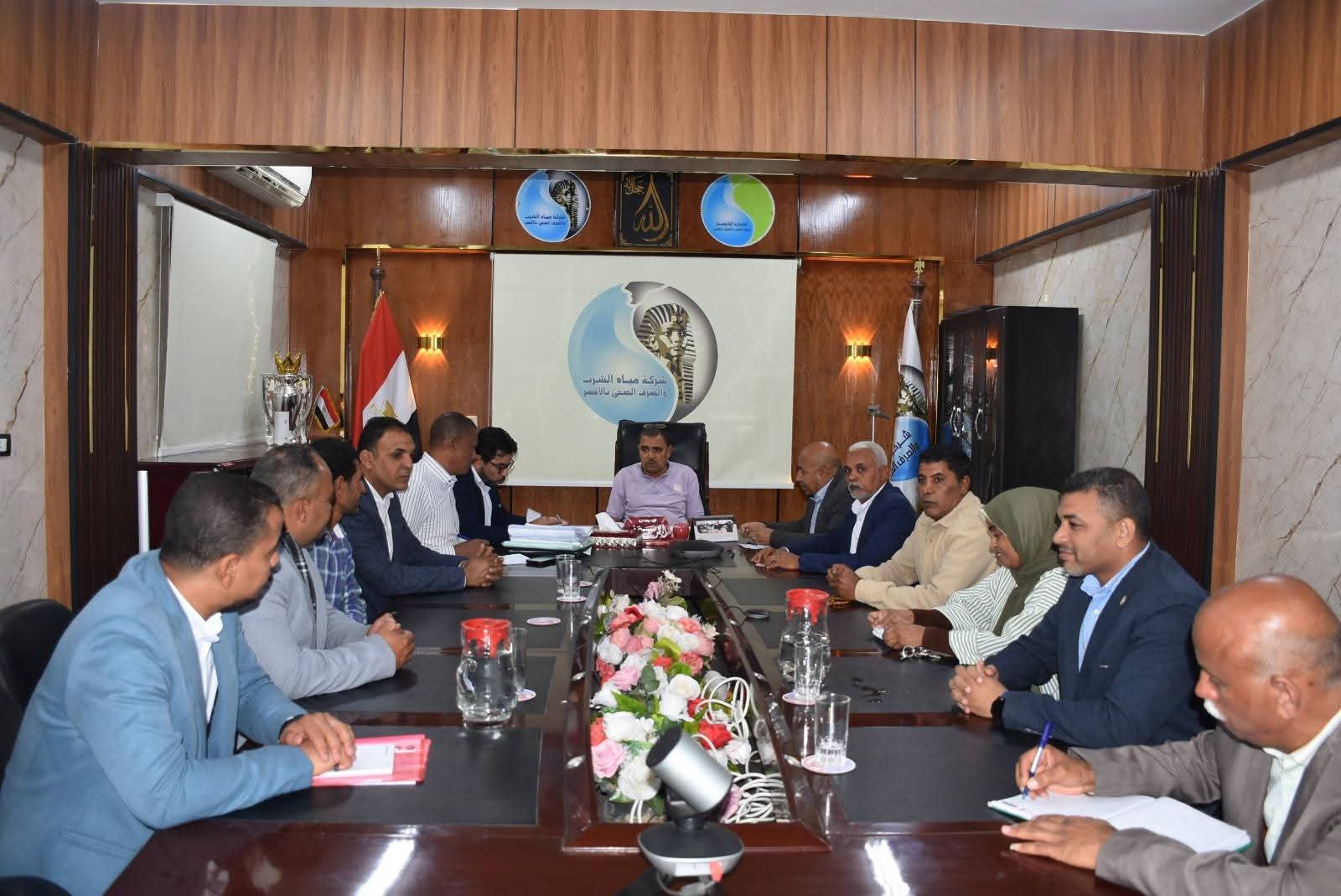 رئيس مياه الأقصر يلتقى أعضاء اللجنة النقابية بالشركة لخدمة العاملين