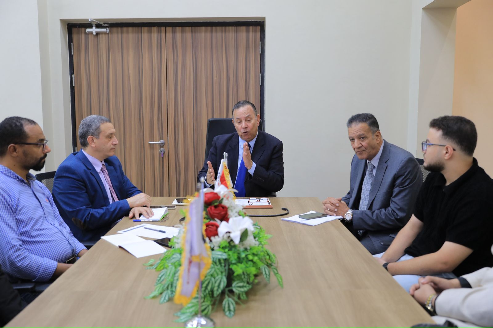 حوار رئيس الجامعة والعمداء