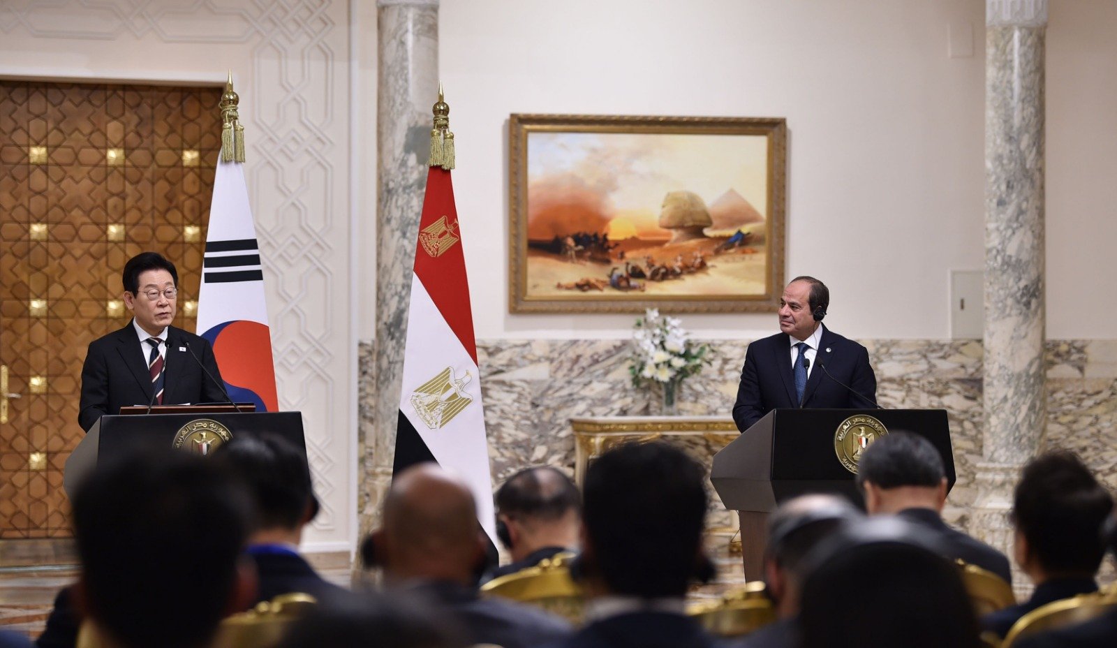 الرئيس السيسي يستقبل الوفد الكورى (15)