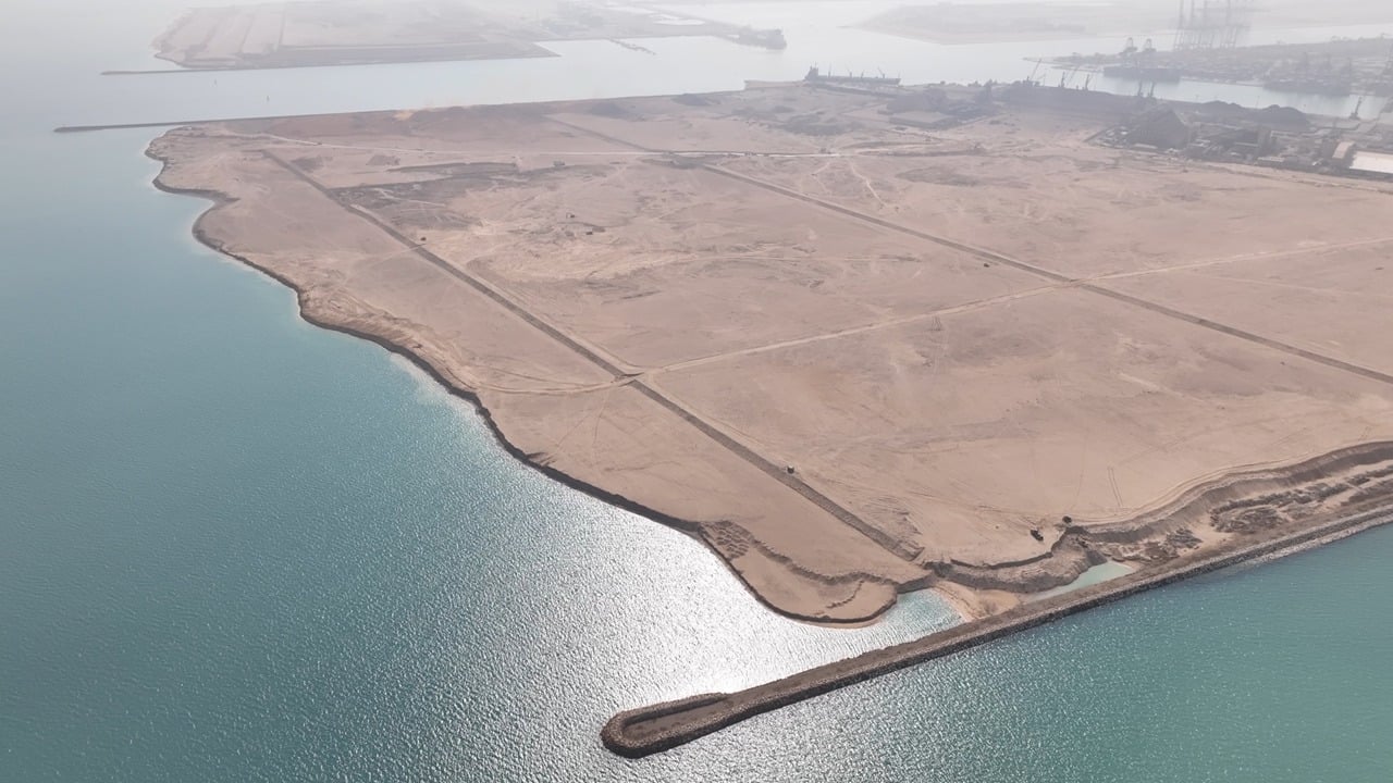 تطوير ميناء السخنة (1)