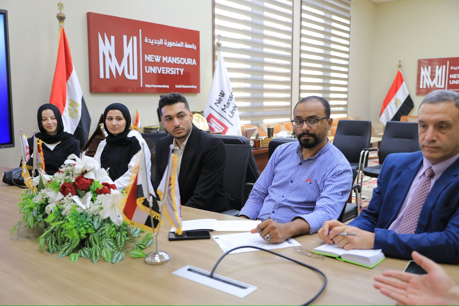 الخريجين من كليات جامعة المنصورة الجديدة