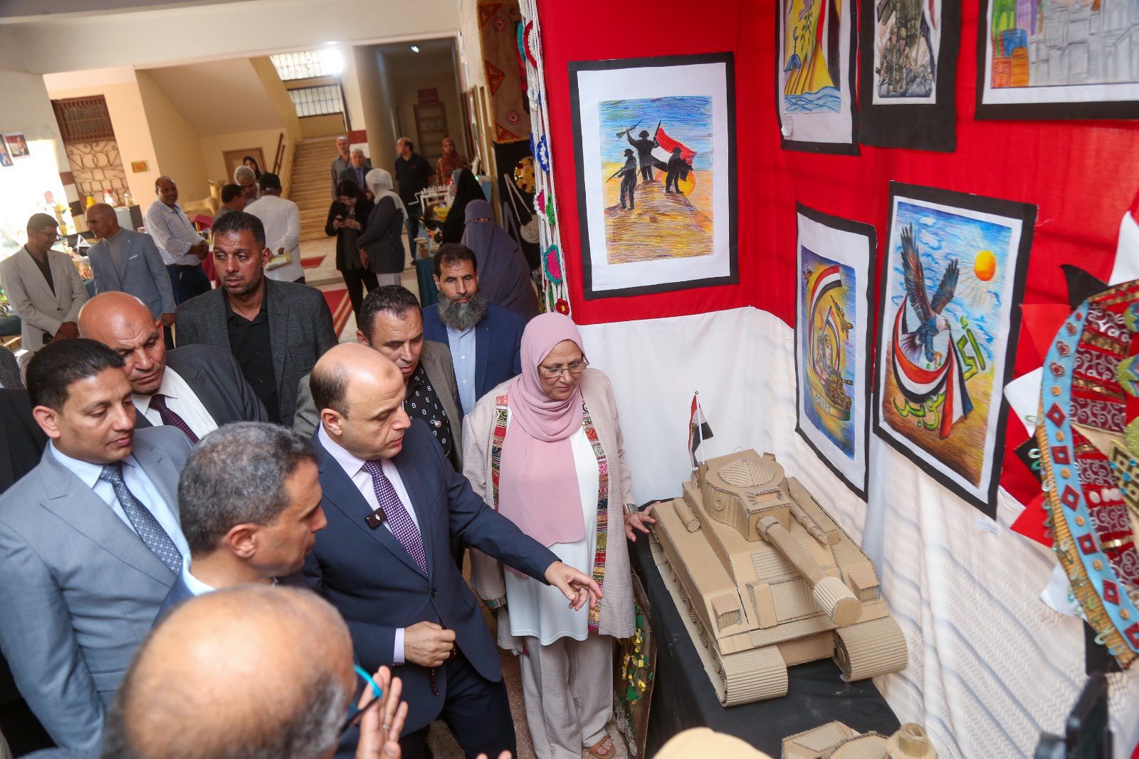 جانب من المعروضات جانب من المعروضات