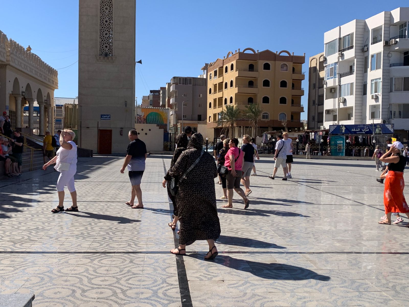 المئات يومية يصلون للمسجد 