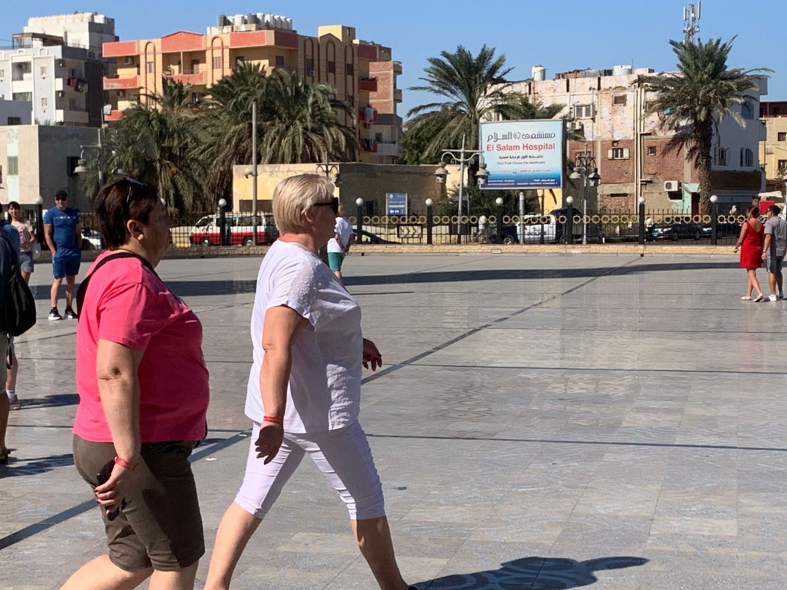 سياح من جنسيات اوروبية