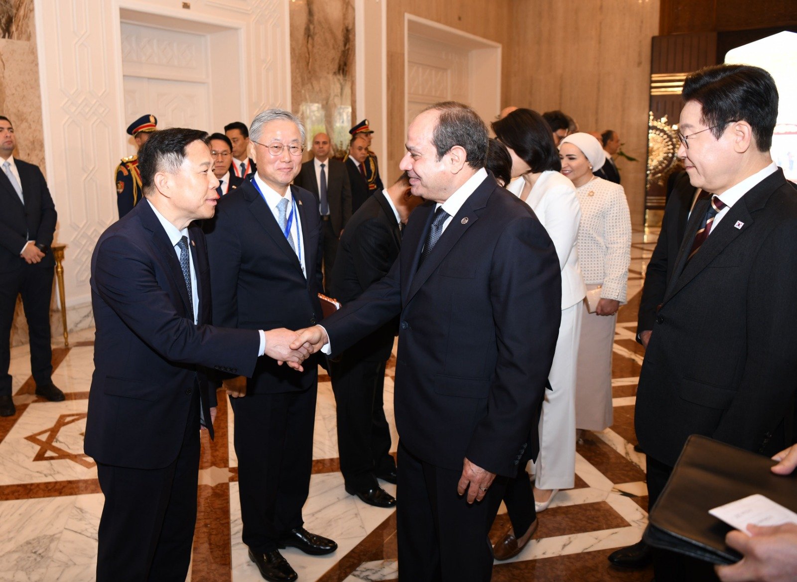 الرئيس السيسي يستقبل الوفد الكورى (8)